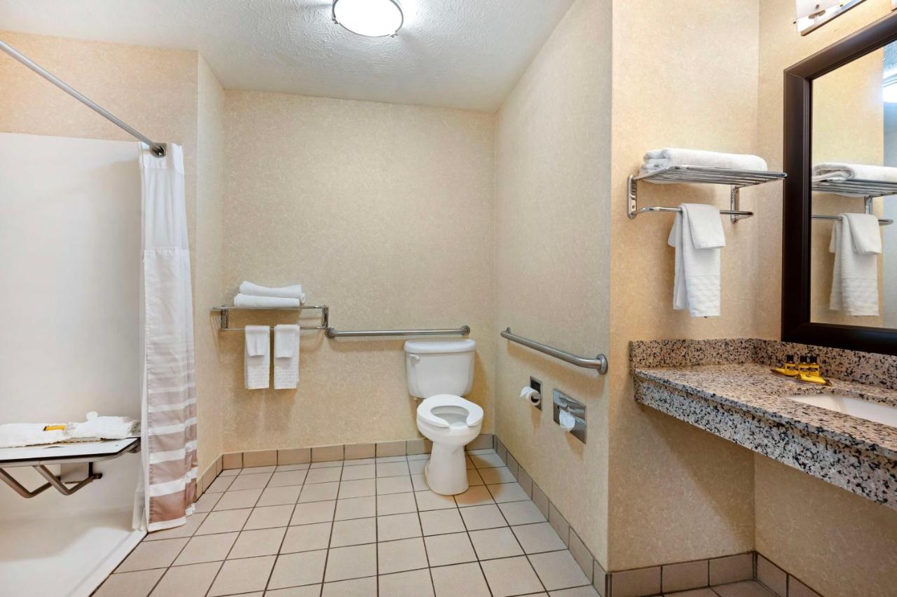 | Best Western Plus Howe Inn