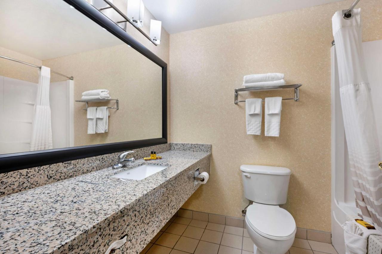 | Best Western Plus Howe Inn