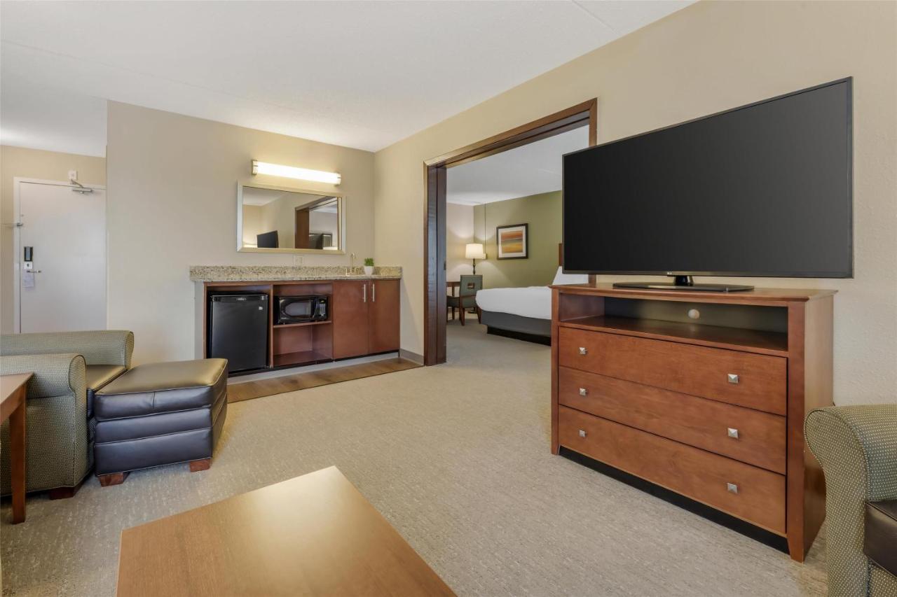 Queen Suite with Two Queen Beds at Best Western Fairmont