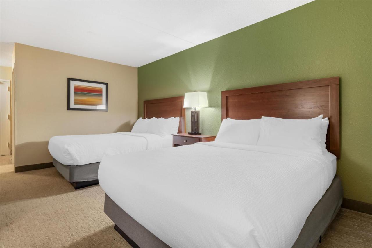 Queen Room with Two Queen Beds - Pool View at Best Western Fairmont