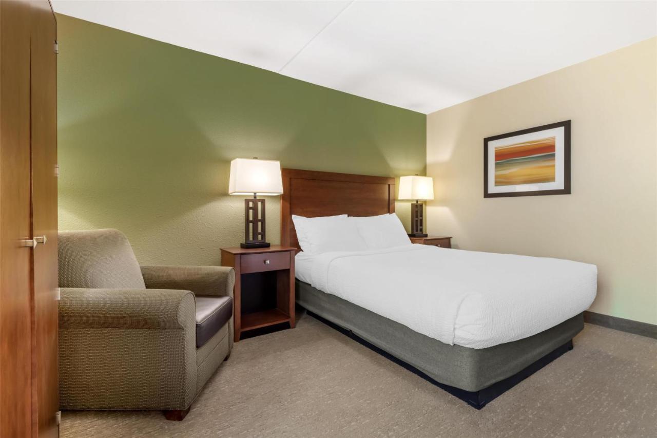 Queen Room at Best Western Fairmont