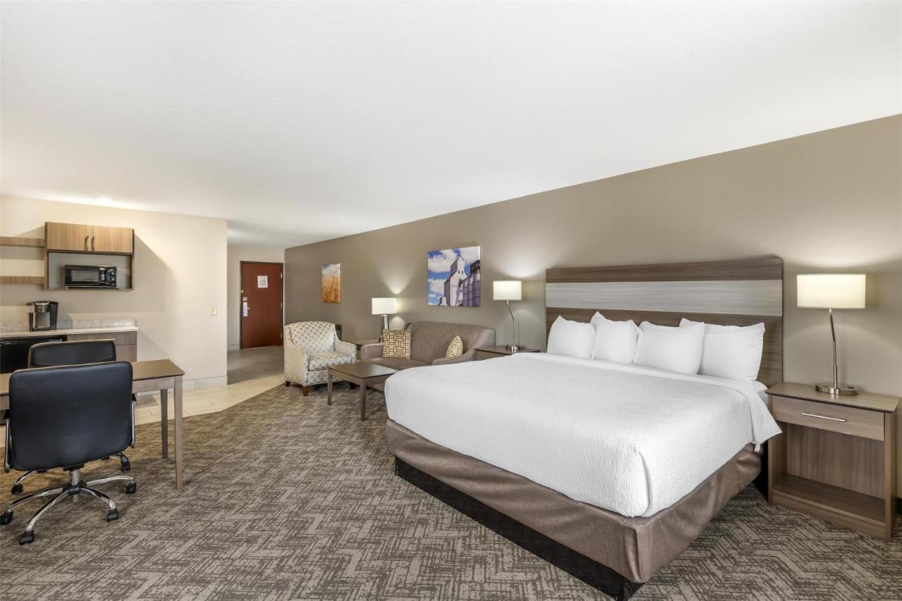 King Suite with Sofa Bed - Non-Smoking at Best Western Plus Great Northern Inn