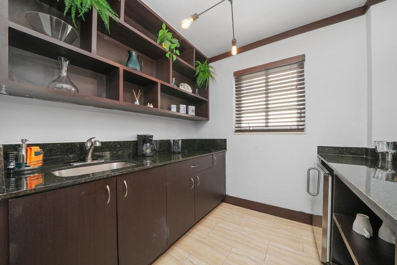 | Lincoln Arms Suites