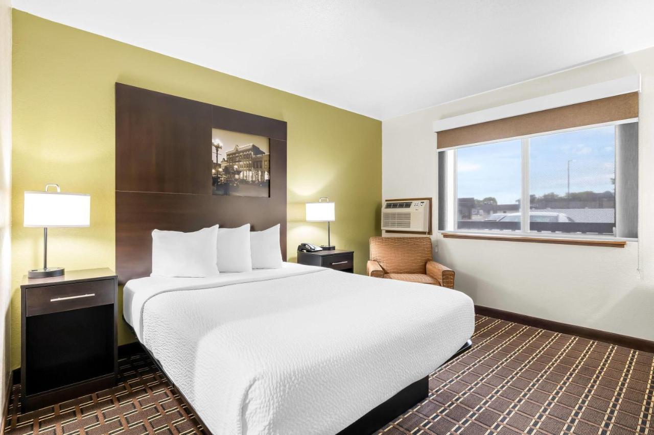Queen Room - Non-Smoking at Super 8 by Wyndham La Crosse