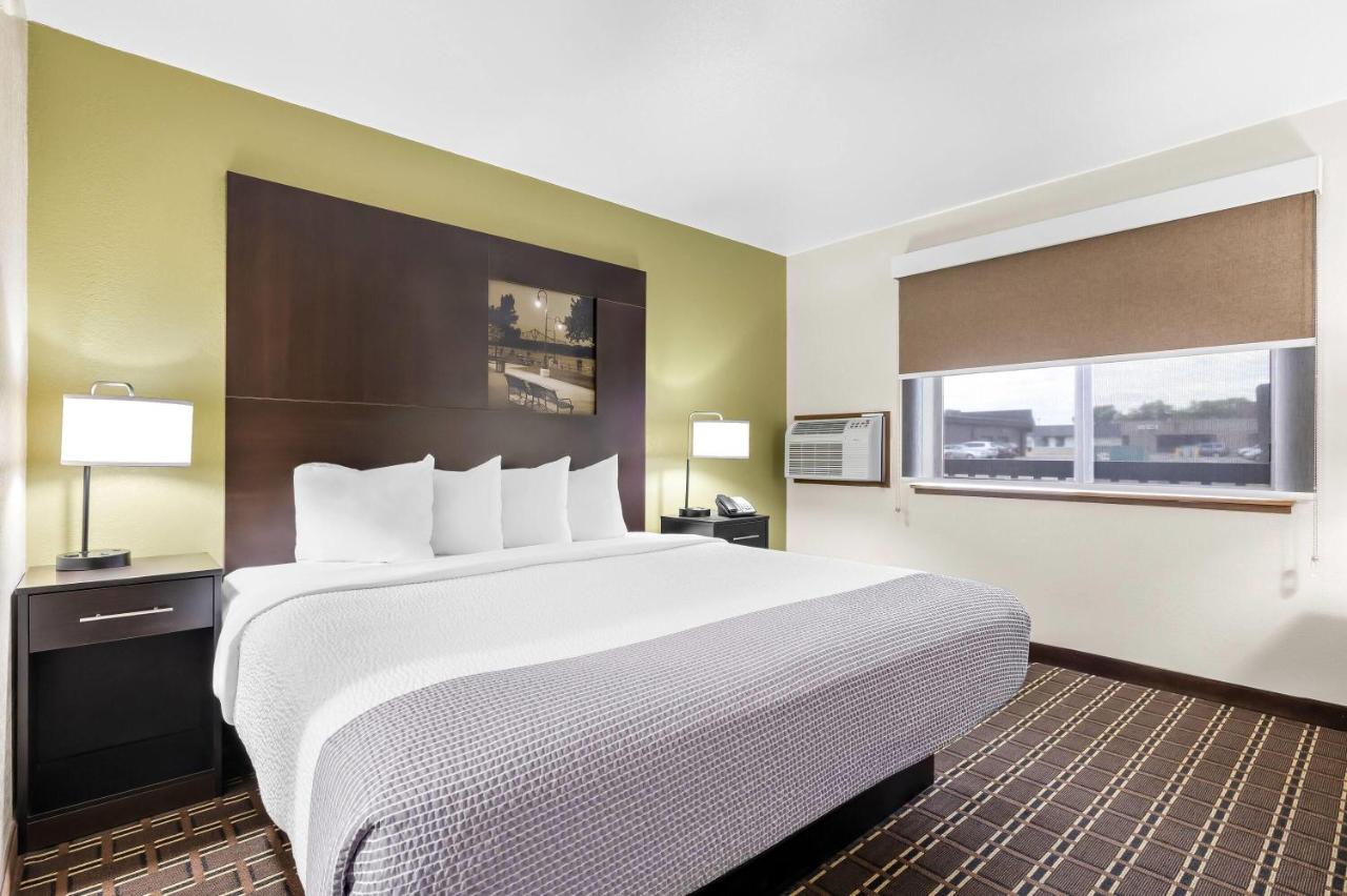 King Room - Non-Smoking at Super 8 by Wyndham La Crosse