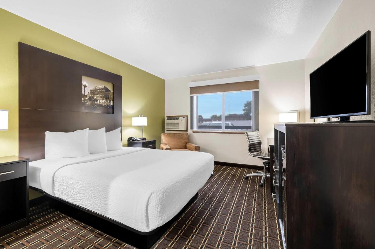 Queen Room - Non-Smoking at Super 8 by Wyndham La Crosse
