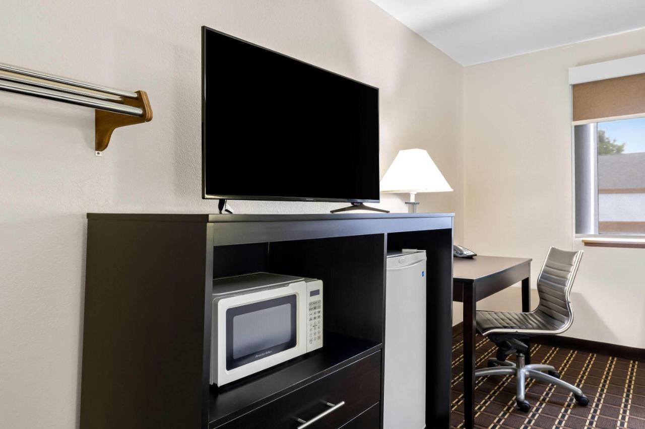Queen Room - Non-Smoking at Super 8 by Wyndham La Crosse