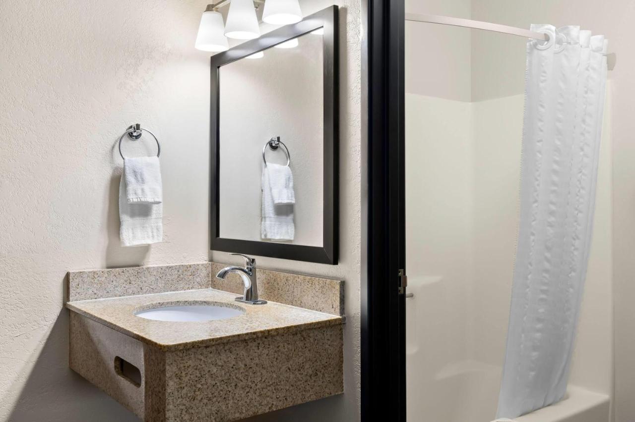 Queen Room - Non-Smoking at Super 8 by Wyndham La Crosse
