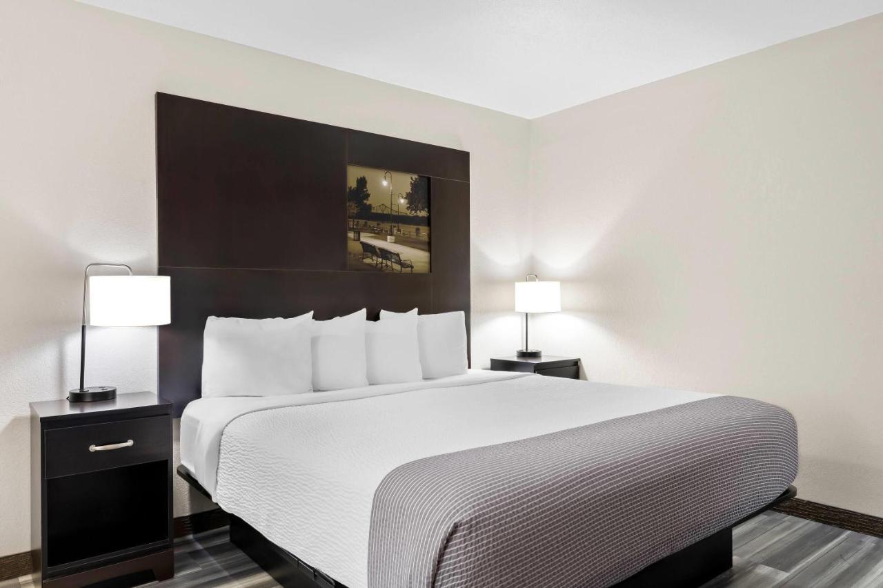 Deluxe King Studio Suite - Non-Smoking at Super 8 by Wyndham La Crosse