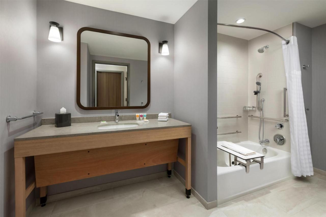 | Hyatt Place National Harbor
