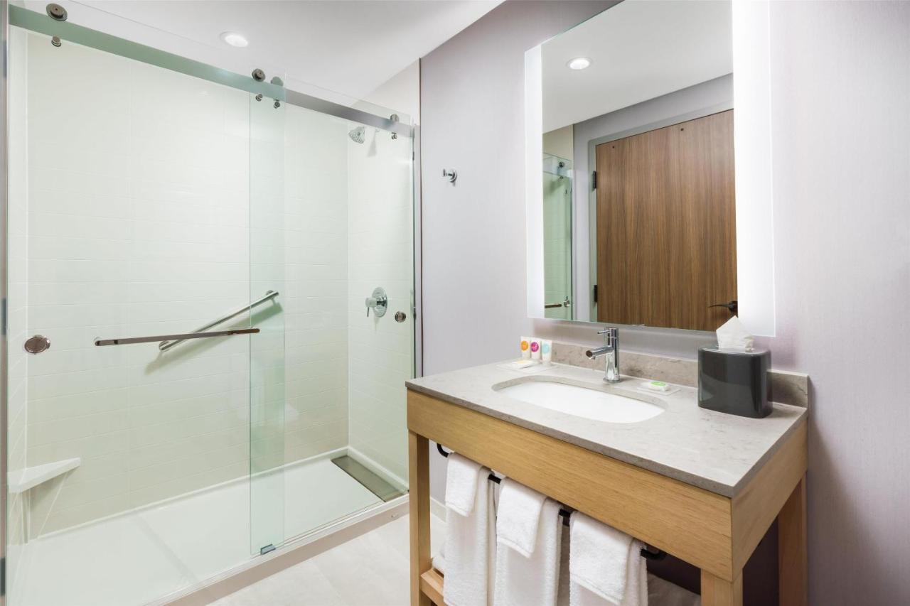| Hyatt Place National Harbor