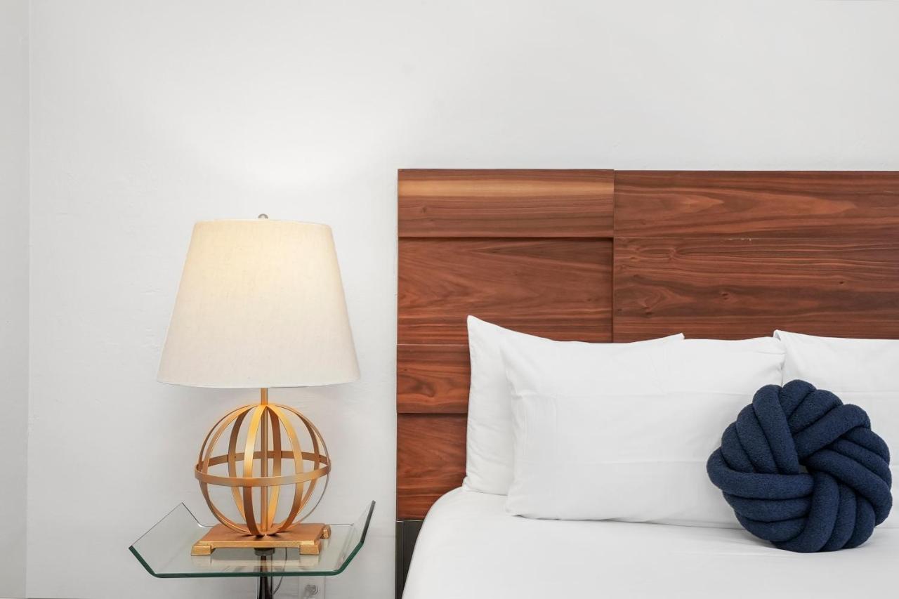 | Lincoln Arms Suites