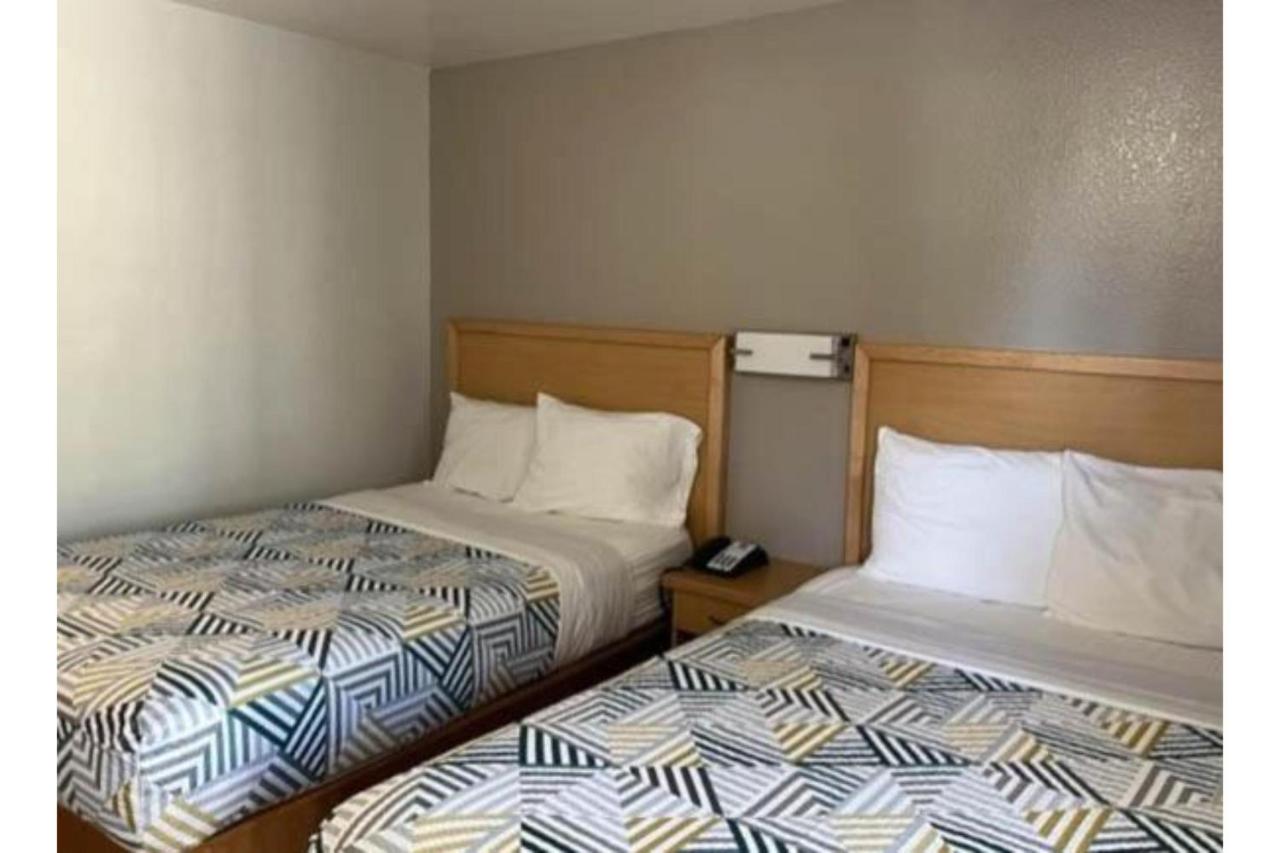 | Motel 6 Riviera Beach, FL