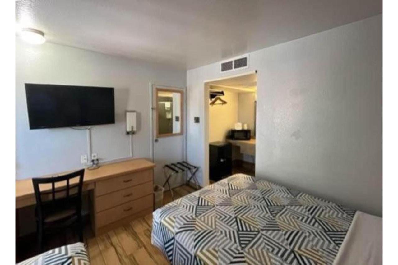 | Motel 6 Riviera Beach, FL