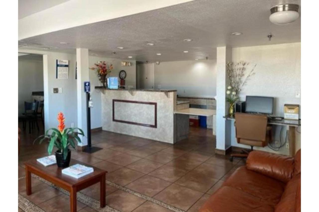 | Motel 6 Riviera Beach, FL