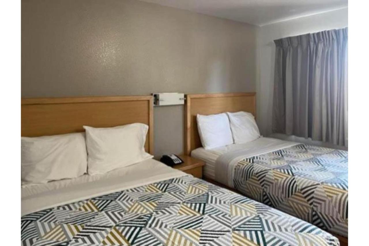 | Motel 6 Riviera Beach, FL