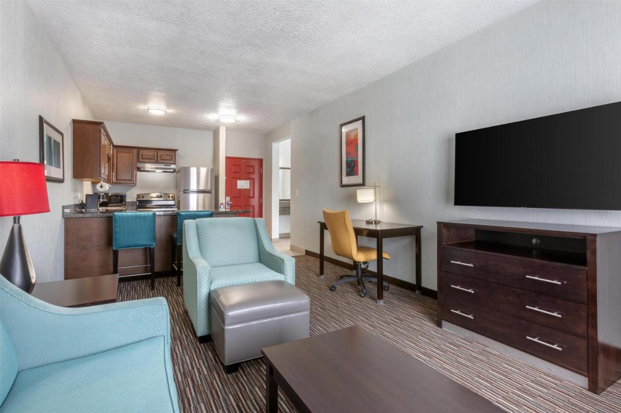 King Suite with Kitchen at Best Western Plus Gallup Inn & Suites