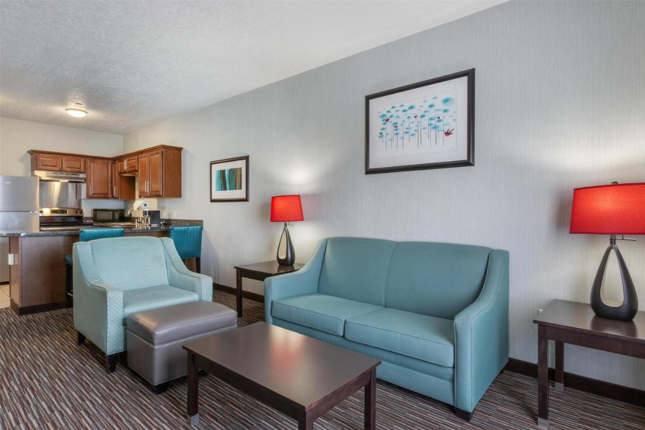 Queen Suite with Two Queen Beds and Kitchen at Best Western Plus Gallup Inn & Suites