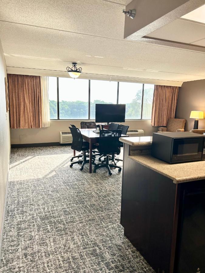 Executive Suite at Best Western Plus Kelly Inn