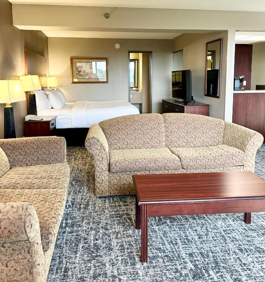 Executive Suite at Best Western Plus Kelly Inn