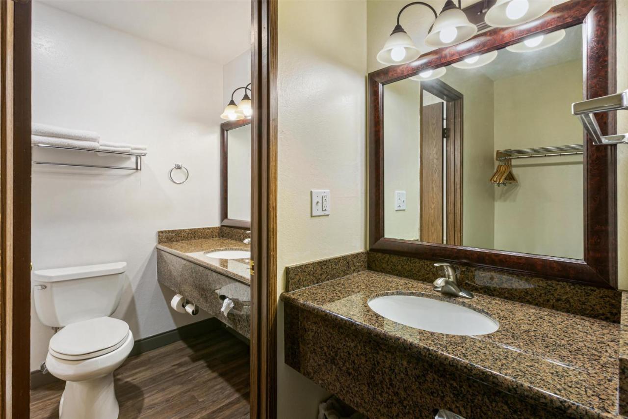 Deluxe King Room - Non Smoking at Best Western Hi-desert Inn