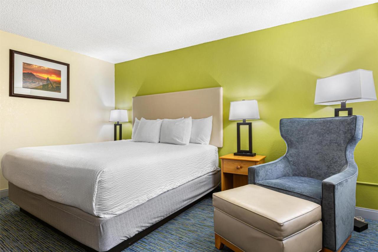 Deluxe King Room - Non Smoking at Best Western Hi-desert Inn