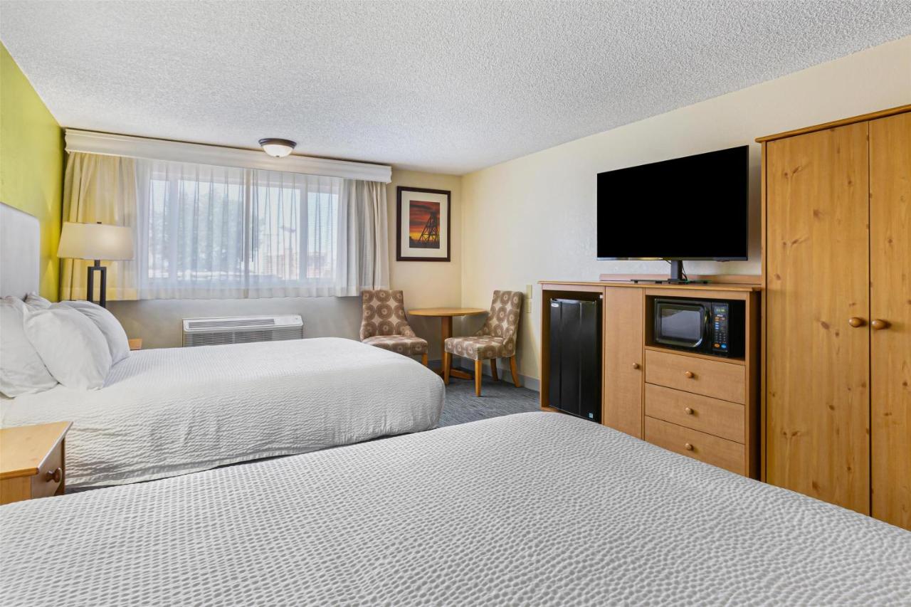 Queen Room with Two Queen Beds with Roll-in Shower - Non smoking at Best Western Hi-desert Inn