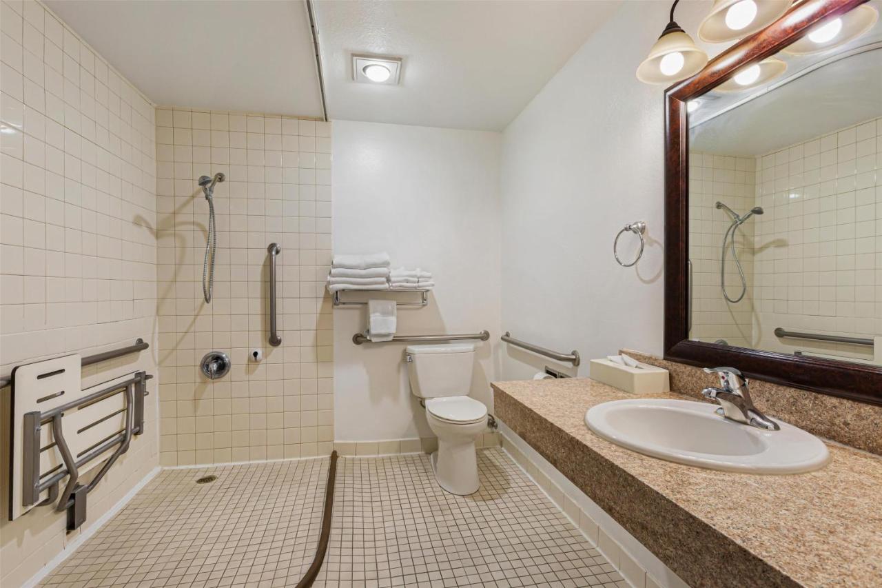 Queen Room with Two Queen Beds with Roll-in Shower - Non smoking at Best Western Hi-desert Inn