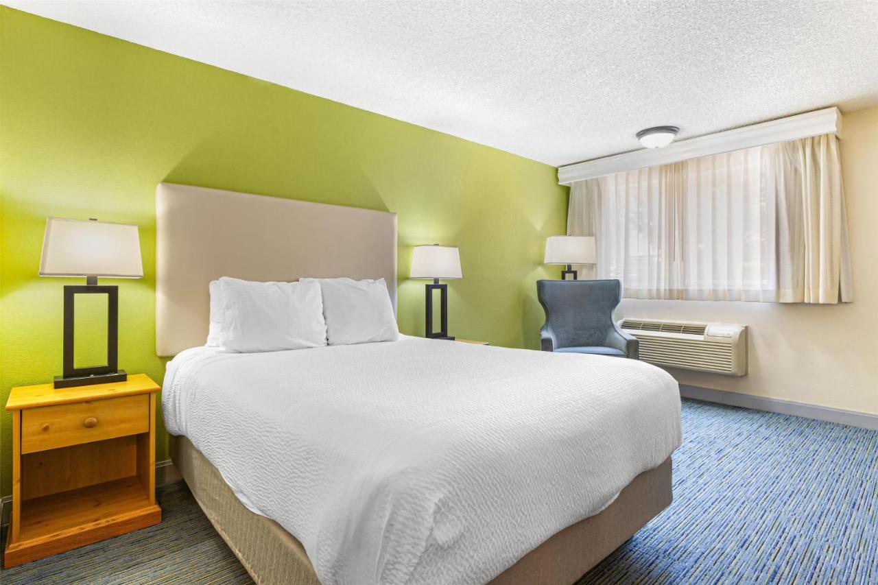 Queen Room - Disability Access - Non Smoking at Best Western Hi-desert Inn