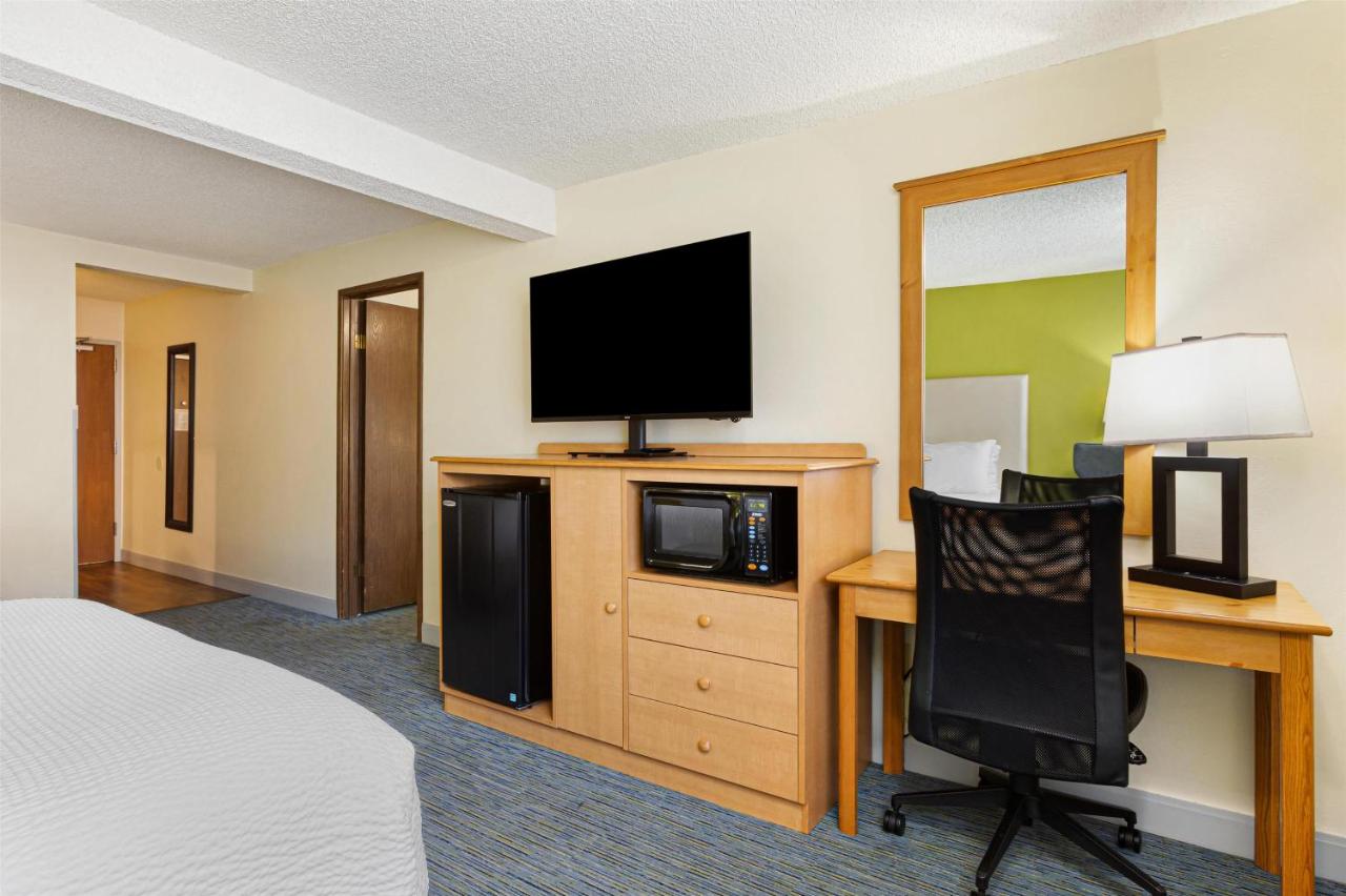 Family Suite with Three Queen Beds - Non-Smoking at Best Western Hi-desert Inn