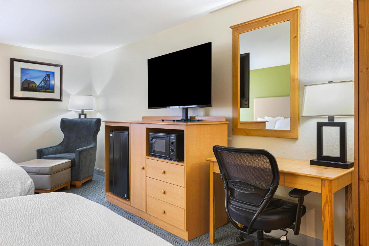 Queen Room with Two Queen Beds - Non Smoking at Best Western Hi-desert Inn