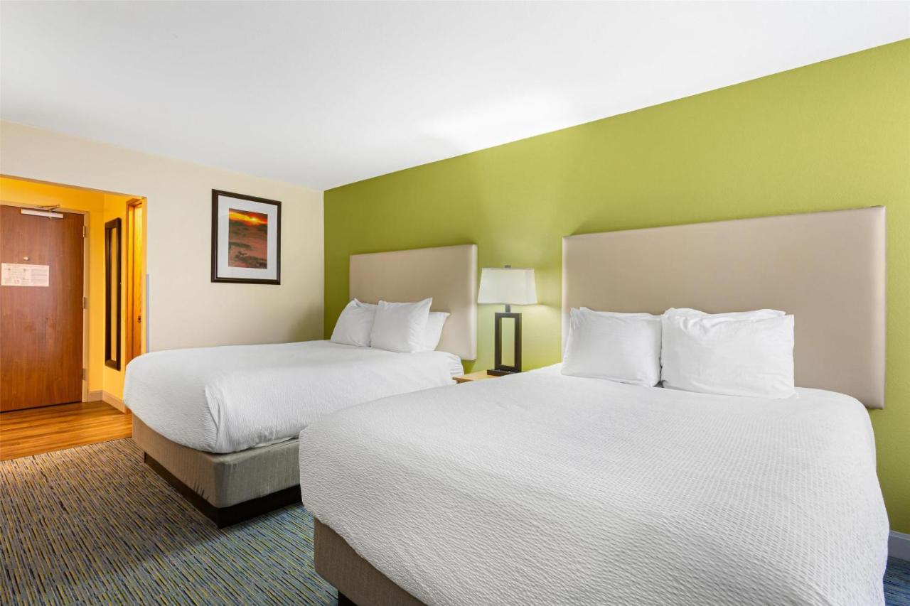 Queen Room with Two Queen Beds - Non Smoking at Best Western Hi-desert Inn
