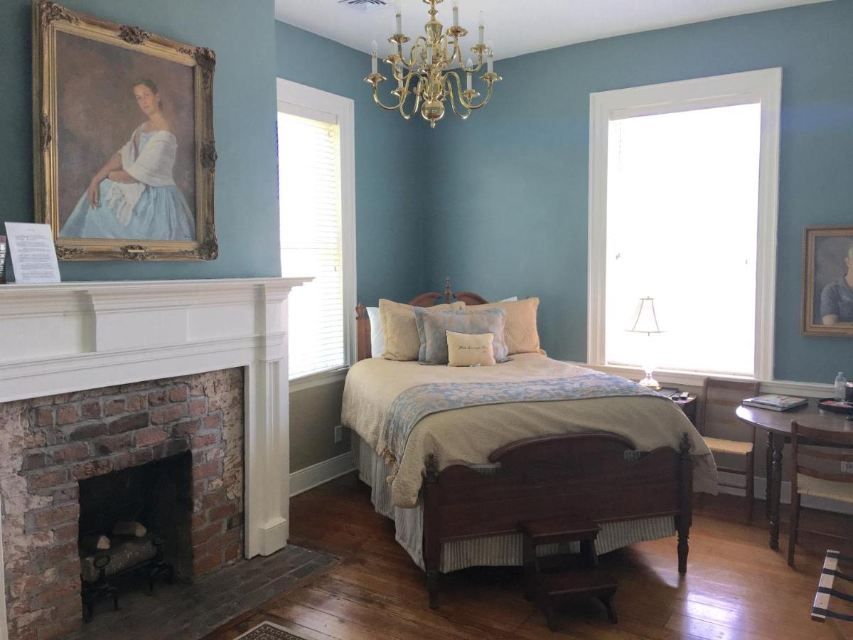 | Hale Springs Inn