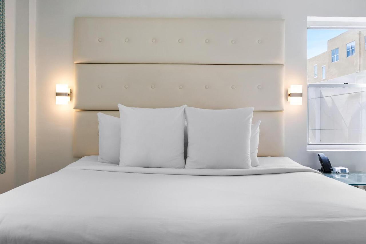 Deluxe King Room at Beacon Hotel South Beach