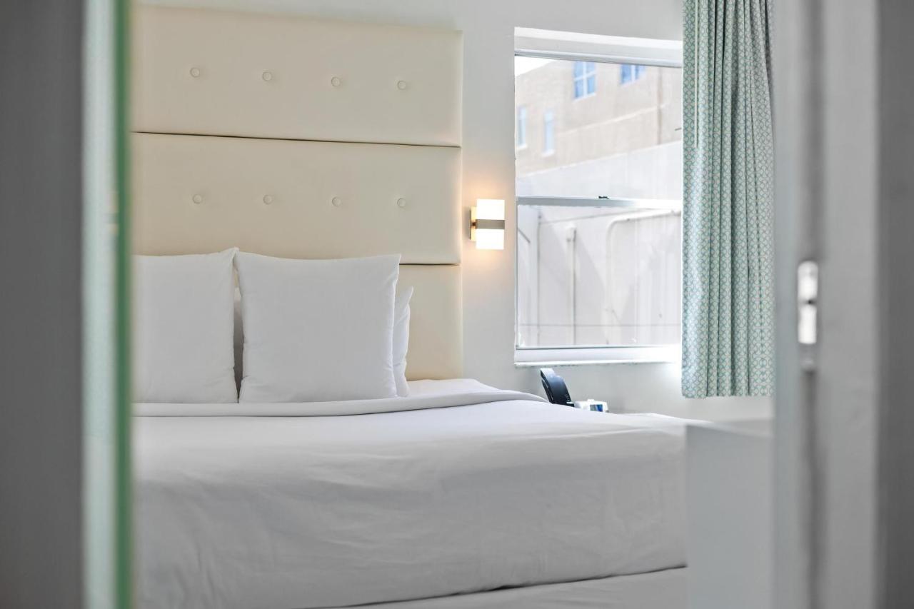 Deluxe King Room at Beacon Hotel South Beach