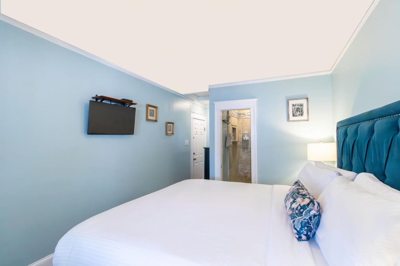 | Hemingway House Bed and Breakfast