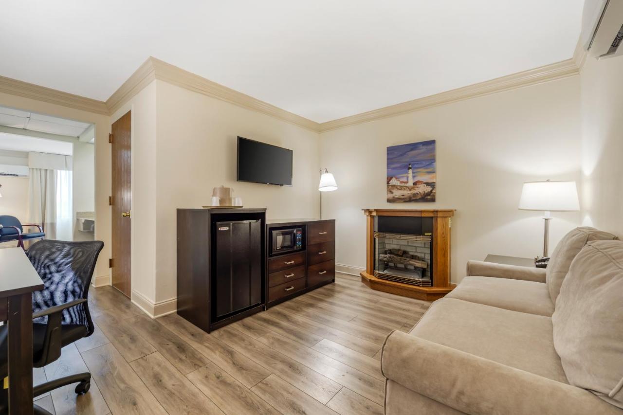 | Clarion Hotel & Conference Center Toms River