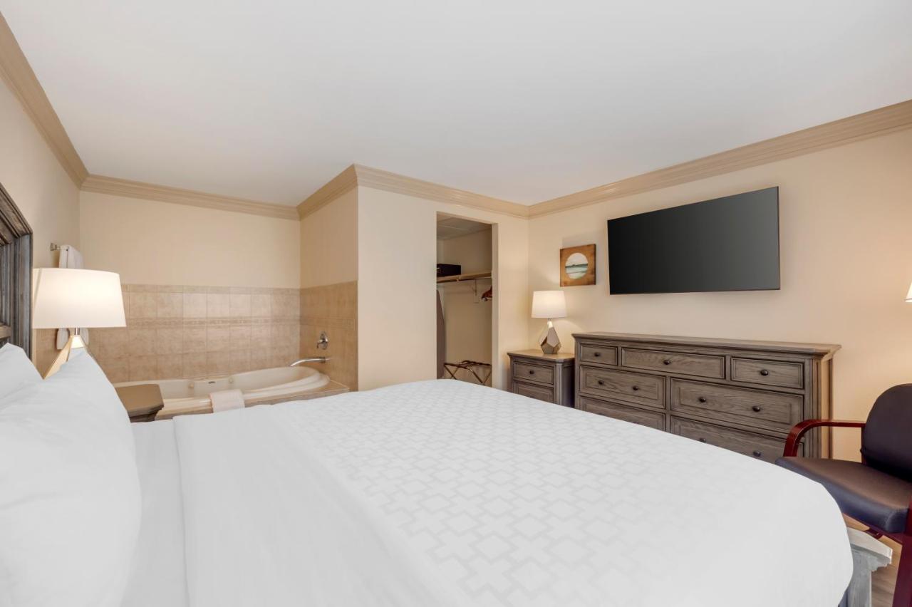 | Clarion Hotel & Conference Center Toms River