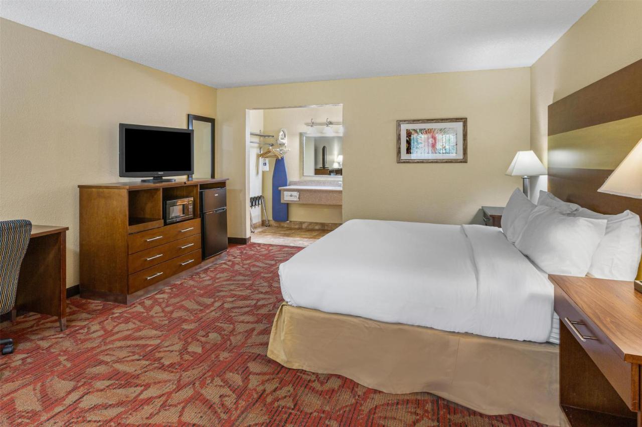 King Room - Non-Smoking at Best Western Pine Springs Inn