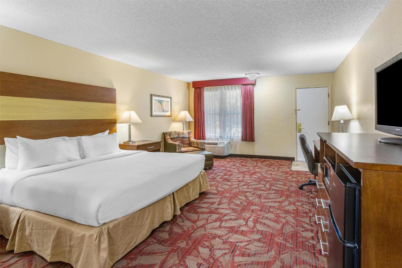 King Room - Non-Smoking at Best Western Pine Springs Inn