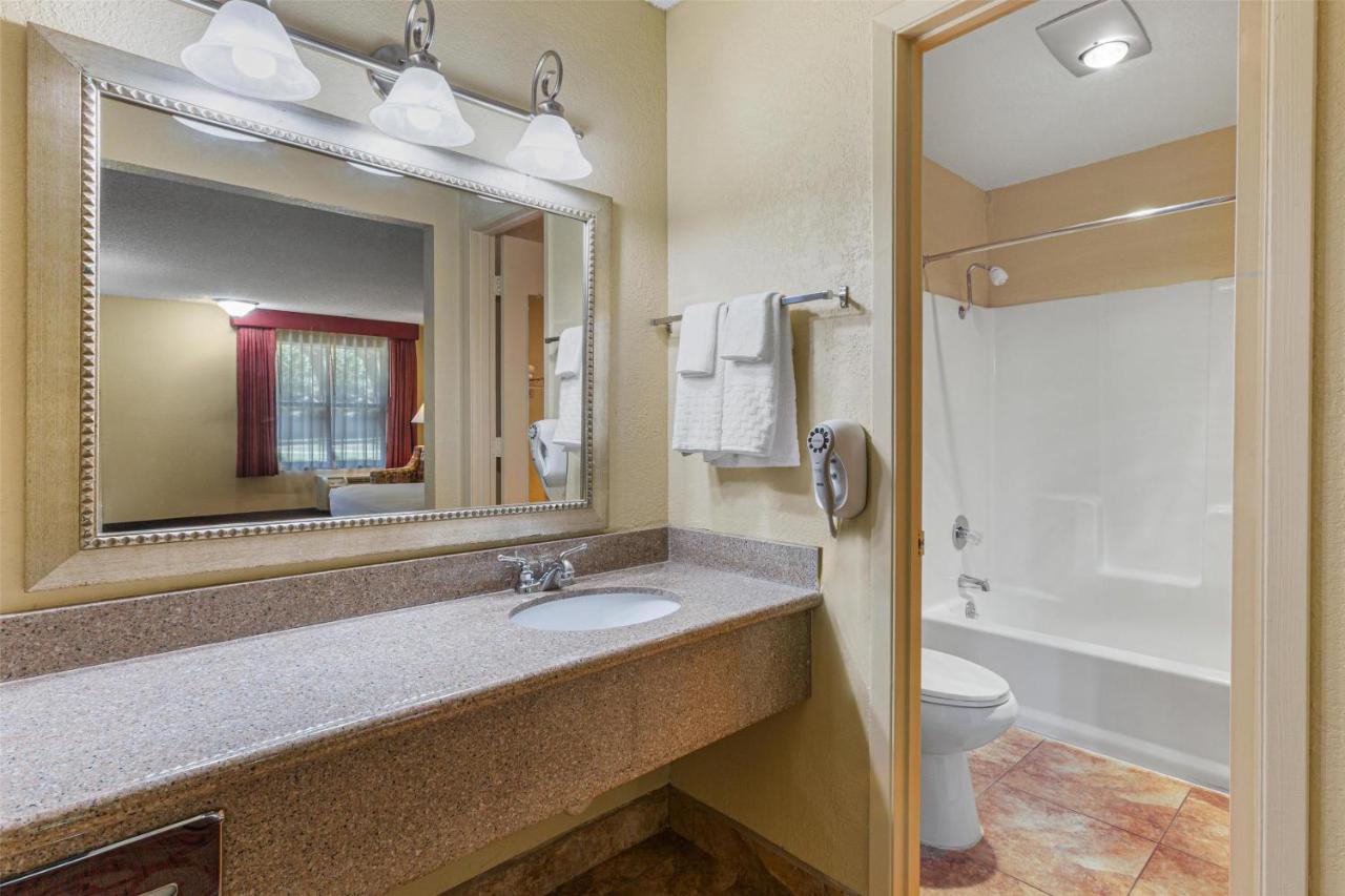 King Room - Non-Smoking at Best Western Pine Springs Inn