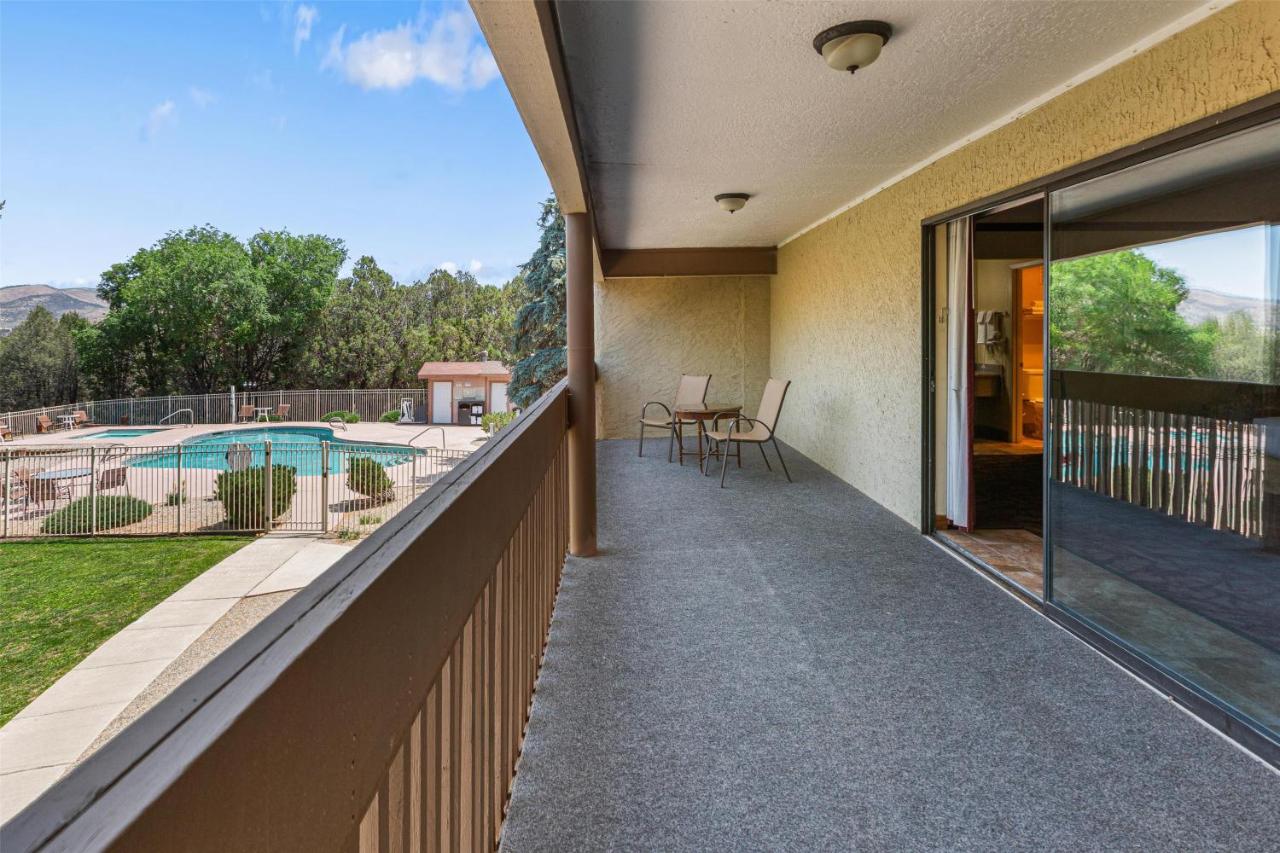Junior King Suite with Pool View - Non-Smoking at Best Western Pine Springs Inn