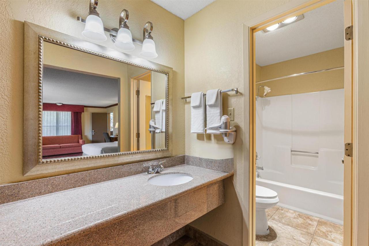 Junior King Suite with Pool View - Non-Smoking at Best Western Pine Springs Inn
