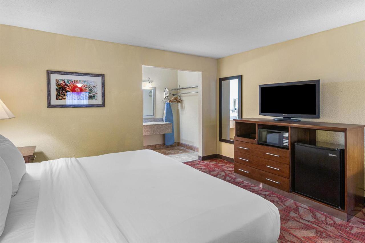 King Mini Suite - Non-Smoking at Best Western Pine Springs Inn