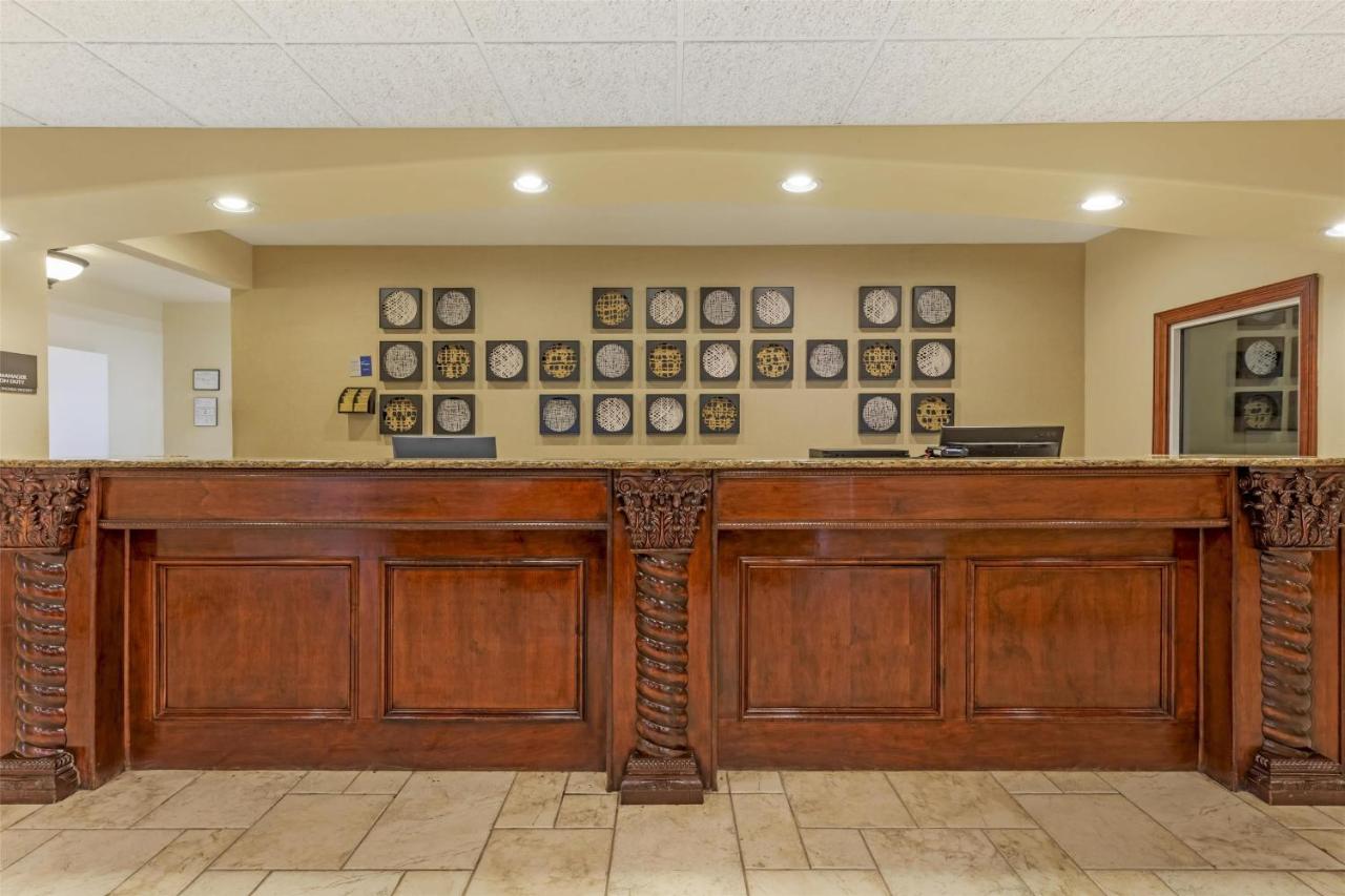 | Best Western Plus Monica Royale Inn & Suites