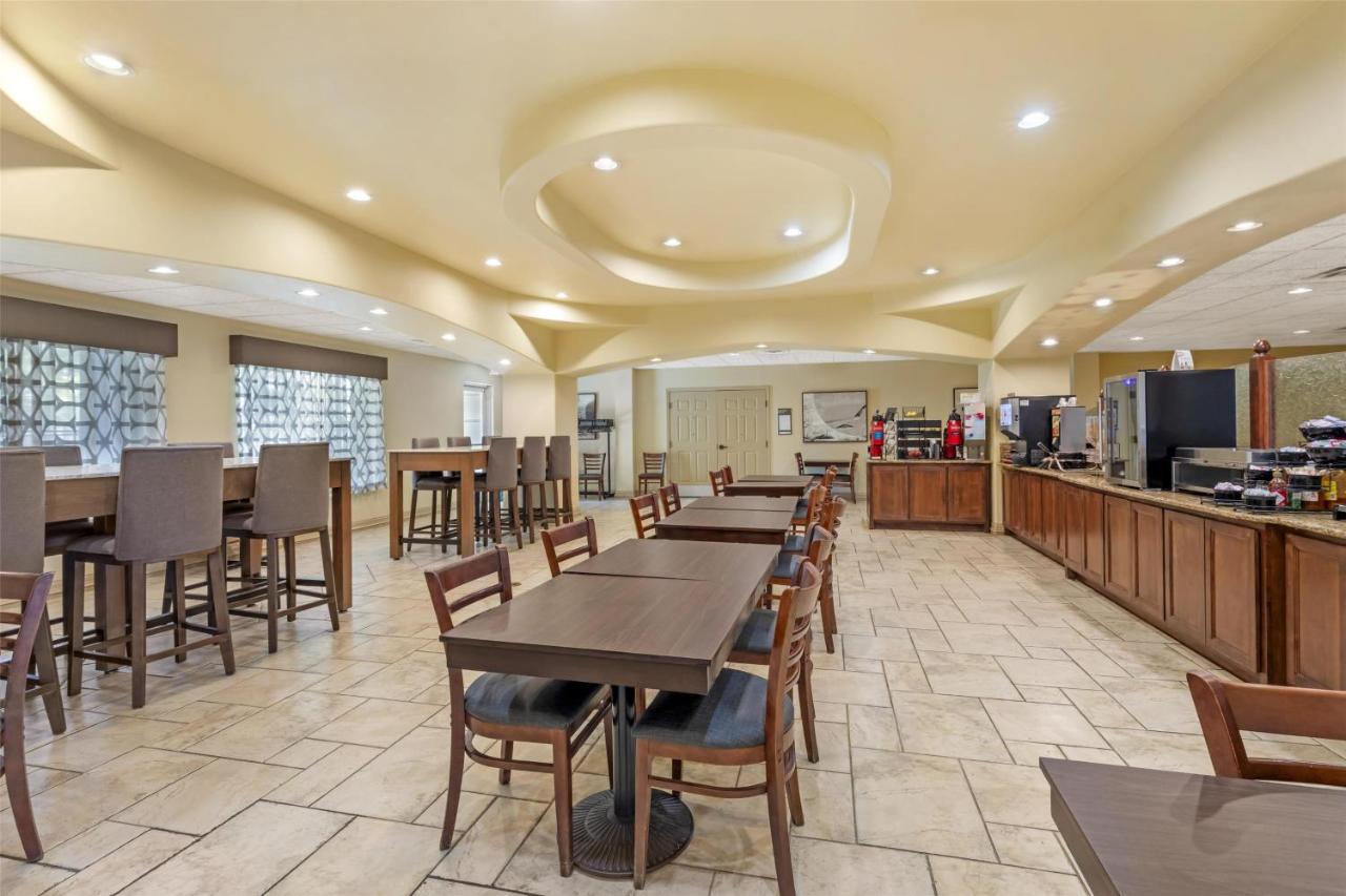 | Best Western Plus Monica Royale Inn & Suites