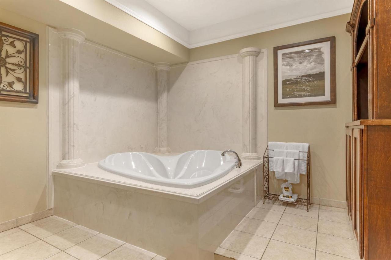  | Best Western Plus Monica Royale Inn & Suites