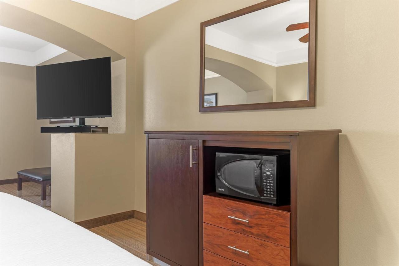 | Best Western Plus Monica Royale Inn & Suites