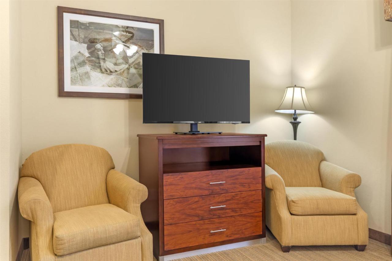 | Best Western Plus Monica Royale Inn & Suites