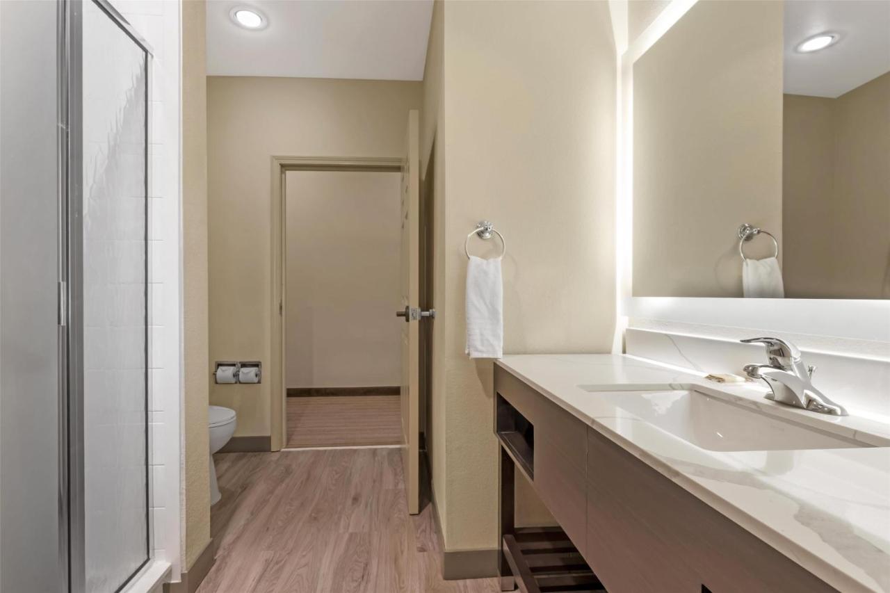 | Best Western Plus Monica Royale Inn & Suites
